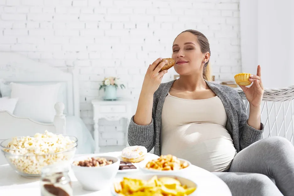a pregnant woman had a handful of pastries