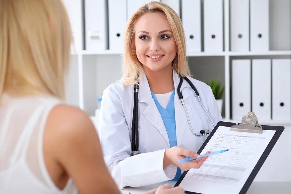 doctor and patient consult regarding histamine intolerance